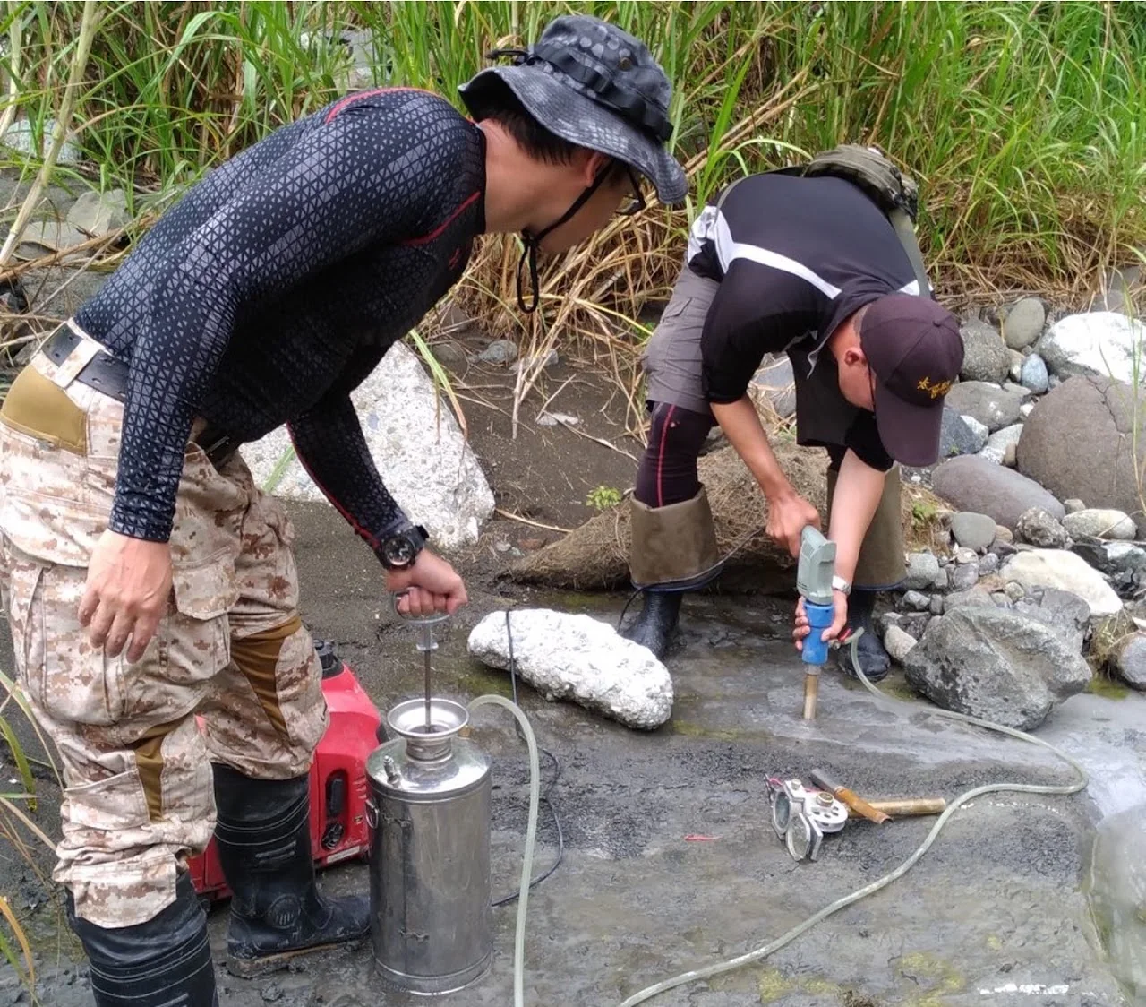 Drilling a rock core for paleomagnetism and micropaleontology.